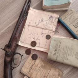 CAT D Ancien fusil à silex Gebelin à Lodève crosse sculptée sanglier +anciens livres 1847+ Napoléon