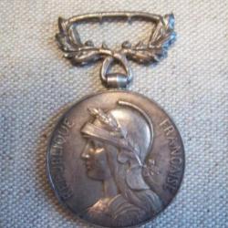 Médaille Militaire  coloniale en argent sans ruban Sinon En TBE