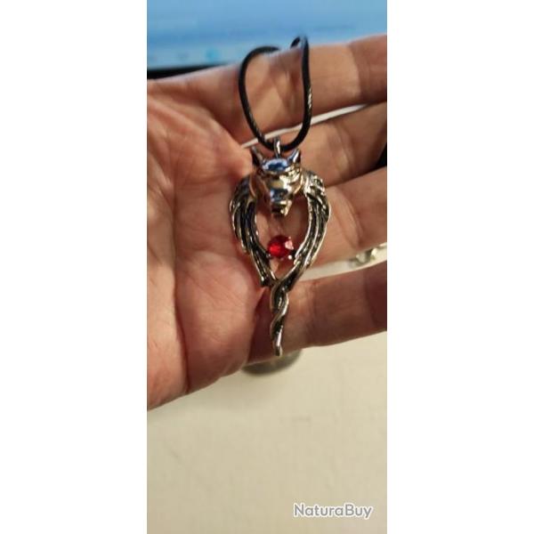collier tete de loup avec pierre rouge metal mixte fantaisie