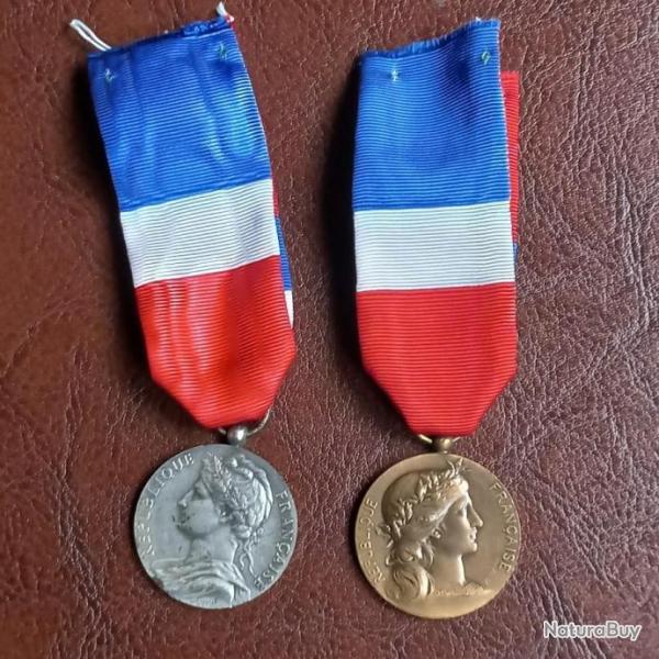 lot de 2 anciennes mdaille de travail   ( mme nom )