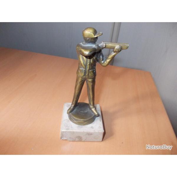 STATUETTE CHASSEUR EN LAITON SUR SOCLE EN MARBRE