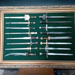 Tableau 16 épées et rapières