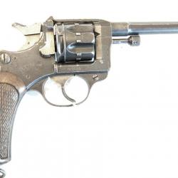 Beau revolver reglementaire 1892 calibre 8 mm categorie B numero 81557