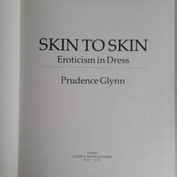 Skin to Skin : Eroticism in Dress - Peau à Peau : l'Érotisme du vêtement