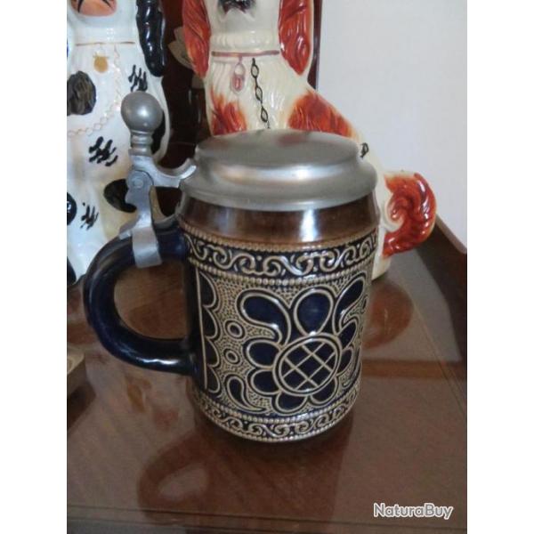 VINTAGE-Ancienne chope  bire allemande avec couvercle en tain  dcor PSYCHDLIQUE(Vers 1960-70)