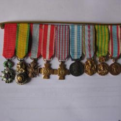 Ensemble de 9 médailles militaire d'un ancien combattant.