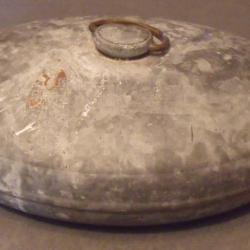 Ancienne bouillote en acier galvanisé, avec bouchon en laiton , Allemande WW1,