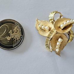 Belle broche ancienne en or massif 18 carats et perles - fleur - accessoire sac