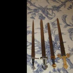 4 épées (reproduction) époque Moyen Âge