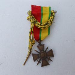 médaille militaire croix de guerre avec sa mini fourragère,état neuf