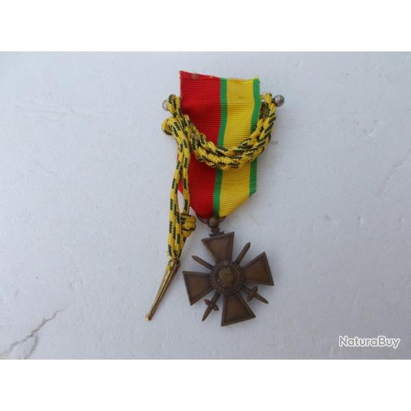 mdaille militaire croix de guerre avec sa mini fourragre,tat neuf