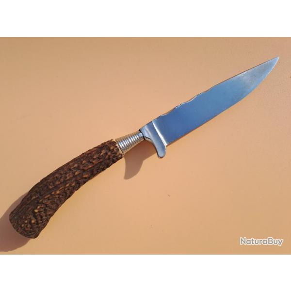 Couteau de chasse allemand, dit nicker. Manche en bois de cerf. Lame guilloche. Avec un tui