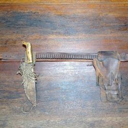 Arme d'Amérique du nord - Etui western avec ceinture et couteau - Vers 1900-1940 - BE
