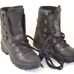 Rangers taille 40 chaussures de combat climat tempéré noir Armée Française. Surplus sécurité airsoft