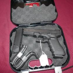 Glock 17 Gen 4 complet avec sa boite d'origine et des organes de visé métalliques réglable LPA
