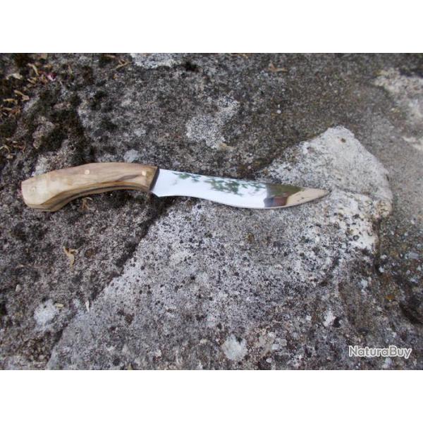 Couteau de table Le Garenne artisanal  acier xc75 lame 13.5cm manche en olivier