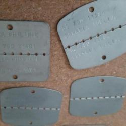 Lot de huit plaques d'identité françaises nominatives gravées, marine, infanterie, parachutiste