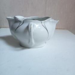 pot ancien à double verseur en porcelaine hauteur 8 cm x 14 cm