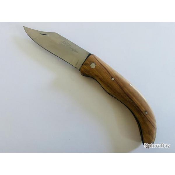 Couteau de poche Pittuda Corsica  Manche en bois de teck .