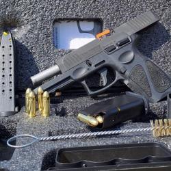 Lot comprenant un Pistolet TAURUS G3 Black Calibre 9x19 et 500 cartouches de 9x19 fiocchi FMJ 124Gr