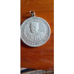 MEDAILLE ALUMINIUM CAMPAGNE 1914/1915"JOFFRE CETTE MASCOTTE AU VAILLANT SOLDAT"