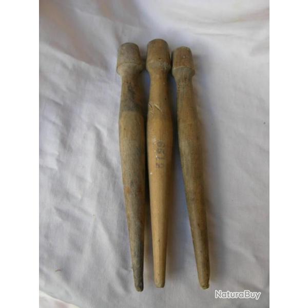 WW2 US 3 PIQUETS DE TENTE MILITAIRE RGLEMENTAIRE EN BOIS AMRICAIN DONT UN MARQU