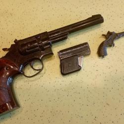 Lot divers, revolver Grosman 38T, briquet pistolet vintage,jouet pistolet en fonte.
