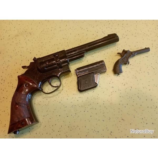 Lot divers, revolver Grosman 38T, briquet pistolet vintage,jouet pistolet en fonte.