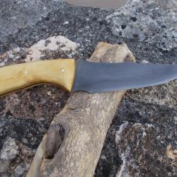 Couteau Le Garenne® fabrication main Lame XC75 noire mate, manche en Buis outdoor, survie, chasse
