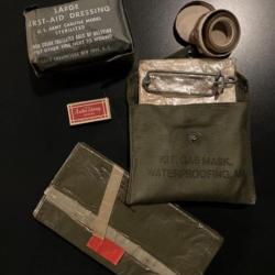 Lot US WW2 - kit gaz mask - first aid - blades - protective cover