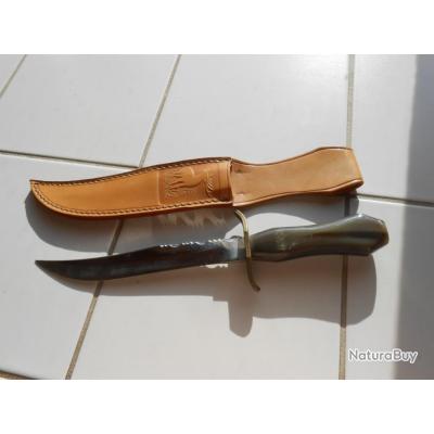 Couteau Bowie Fait Main – Lame Fixe 9 Pouces – Acier Carbone – Manche Corne – Gaine Cuir