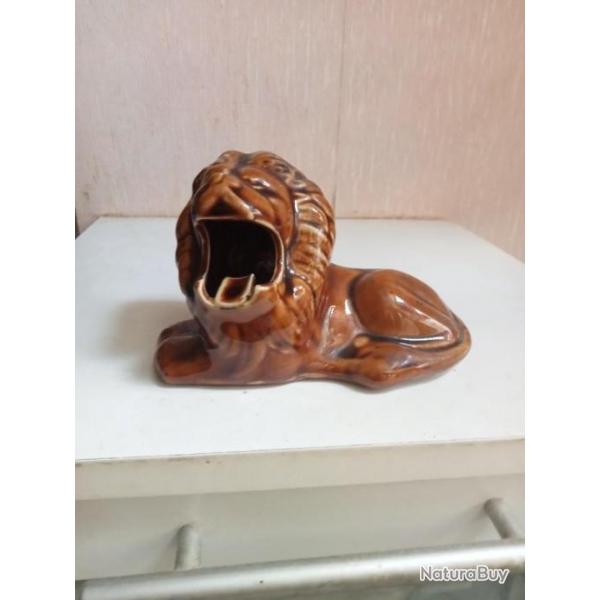 statuette en cramique cendrier Lion longueur 15 cm