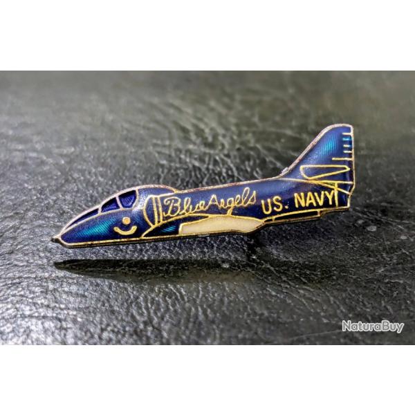A pin's Pins Insigne Militaire Us Navy Blue Angels patrouille de France lapel pin avion de chasse Ta