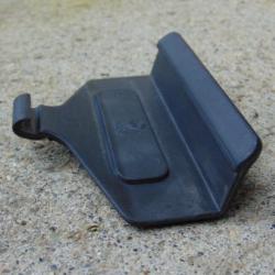 APPUIE JOUE CACHE CHAMBRE D'EJECTION POUR FAMAS