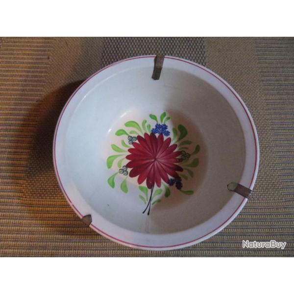 VINTAGE - Ancien plat saladier en cramique  dcor floral peint a la main(XX)