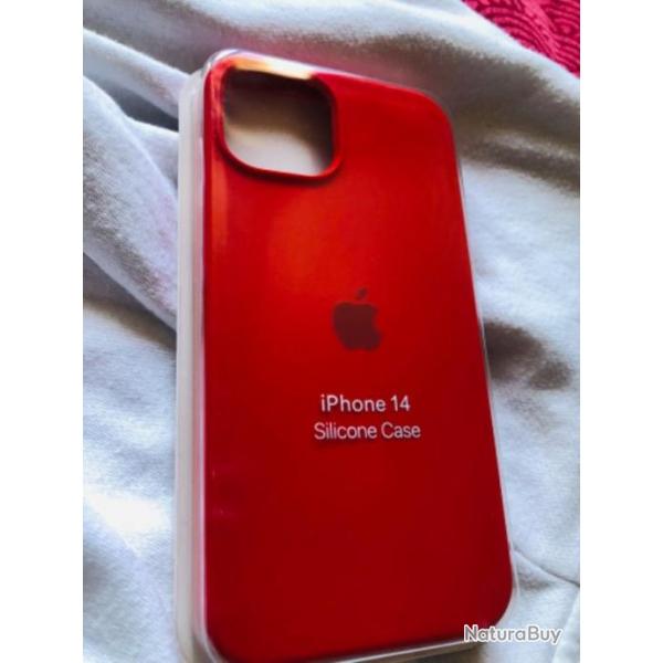 Coque Apple iPhone 14 silicone rouge