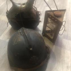 CASQUE ADRIAN ARTILLERIE PREMIER MODÈLE + GOURDE + LAMPE MONTJARDETENSEMBLE POILU 14/18