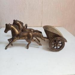 cheval et charette en laiton ou bronze longueur 19 cm hauteur 8 cm un cheval manque une patte