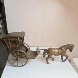cheval et charette en bronze ou laiton  longueur 39 cm hauteur 17 cm