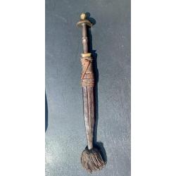 RARE MODELE DE COUTEAU AFRICAIN MALINKE, CIRCA 1900, CAMEROUN, MANDINGUE