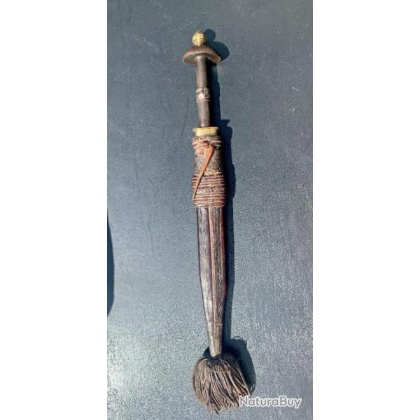 RARE MODELE DE COUTEAU AFRICAIN MALINKE, CIRCA 1900, CAMEROUN, MANDINGUE