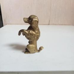 petit chien en bronze doré vers 1920 hauteur 7,5 cm