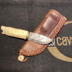 Superbe couteau lame brute de forge C. Prouve et manche sculpté tête de lionne symbole de justice