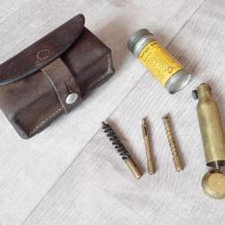 1945 Sacoche + Outil de nettoyage pour pistolet parabellum suisse + pot graisse