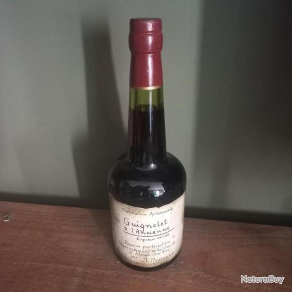 POUR COLLECTION   Ancienne bouteille liqueur " GUIGNOLET "