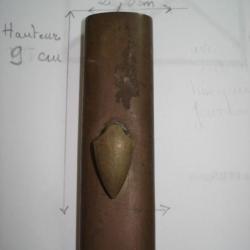 chappe   pour fourreau d'épée de forme ovale.