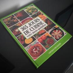 2 gros livres de cuisine état neuf " Les grandes tablées " 250 recettes et " 365 jours de cuisine "