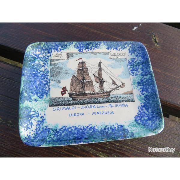 VINTAGE - Ancien vide poche rectangulaire en cramique orn d'un dcor polychrome avec navire (XX)