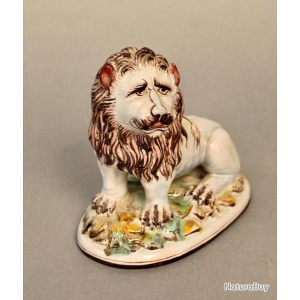 Lion En Faience De Saint Clment