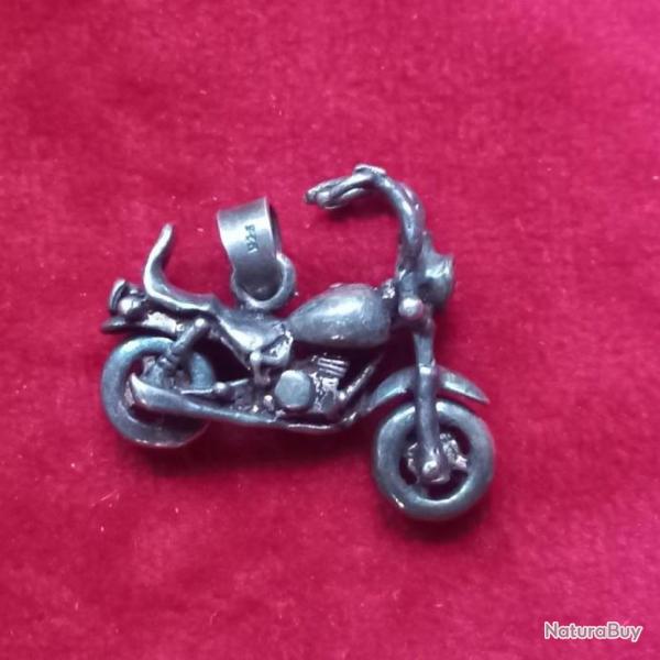 Joli pendentif vintage  moto chopper HD  Argent